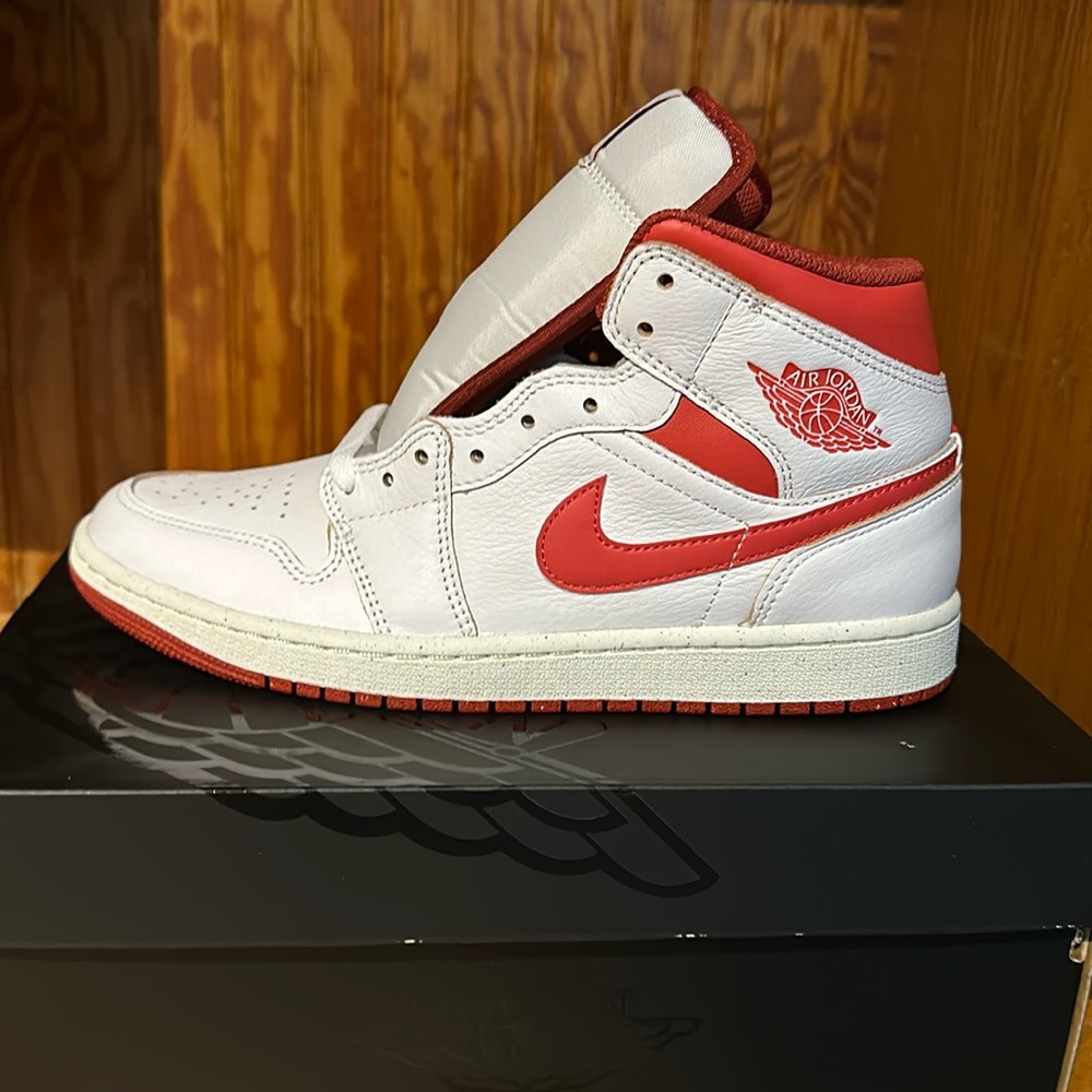 Air Jordan 1 Mid SE (New)